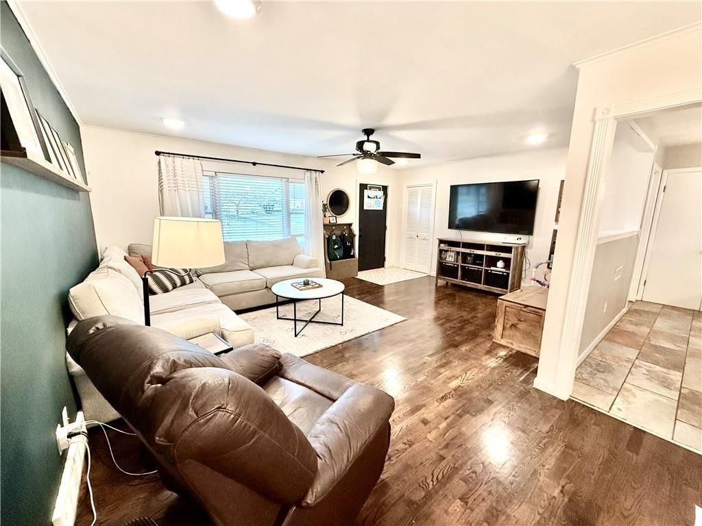 955 S WALNUT Street — photo 4