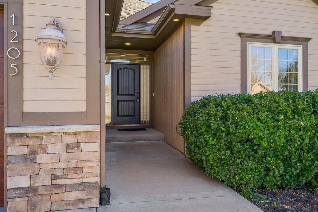 1205 Blackberry Drive — photo 2