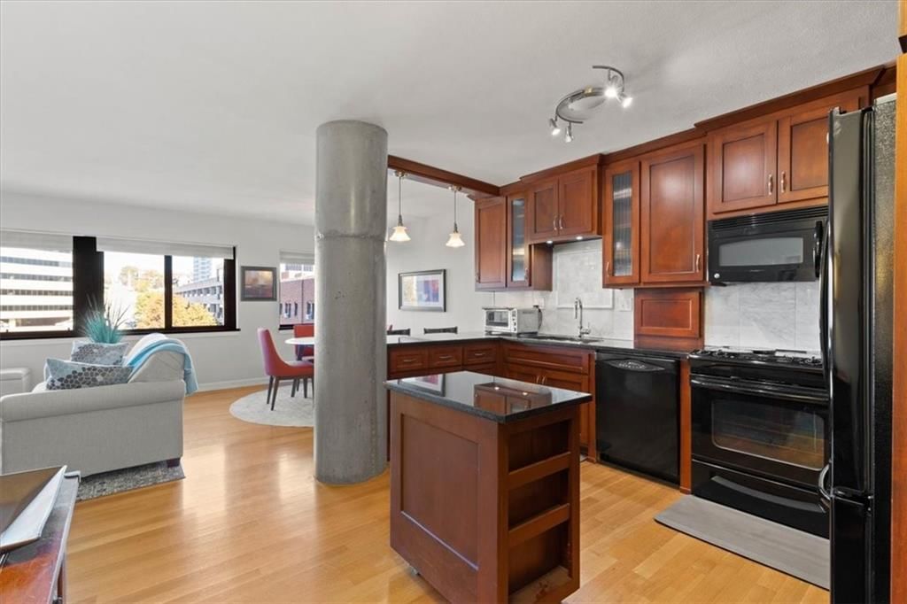 803 W 48th Street — photo 1