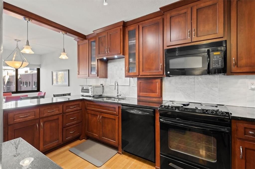 803 W 48th Street — photo 2