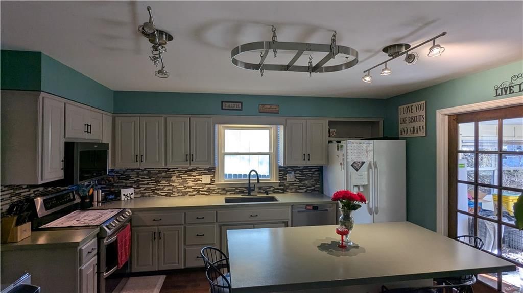 519 Lancelot Drive — photo 12