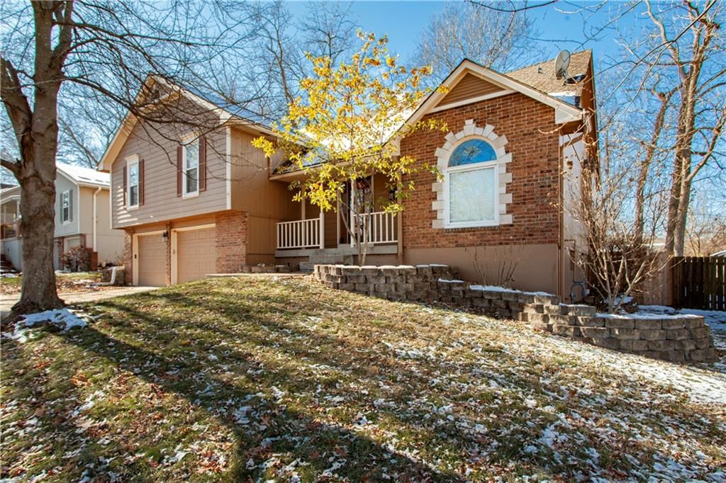 2421 NW Leann Drive — photo 3