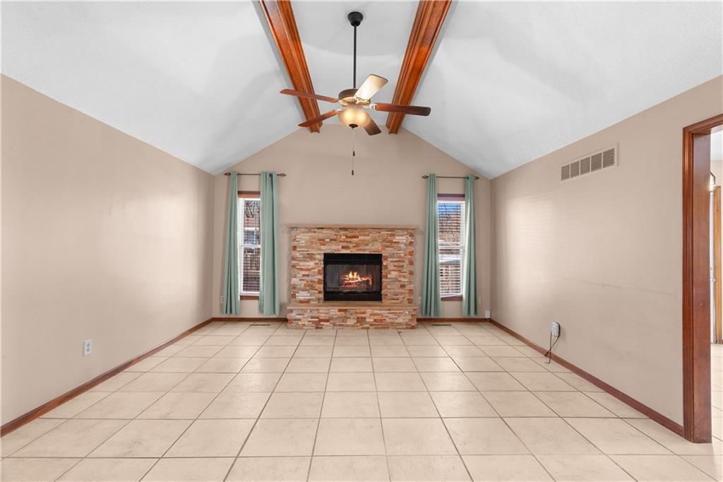 2421 NW Leann Drive — photo 9