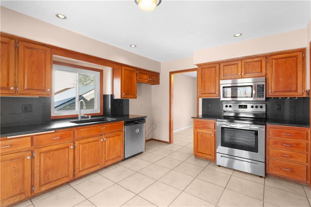 2421 NW Leann Drive — photo 17