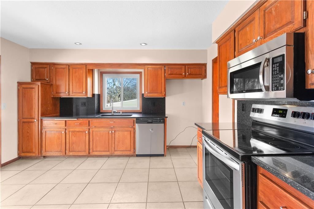 2421 NW Leann Drive — photo 18