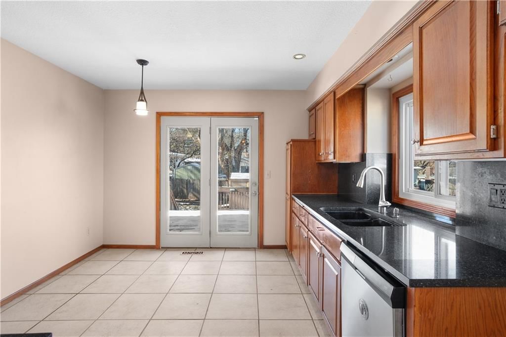 2421 NW Leann Drive — photo 19