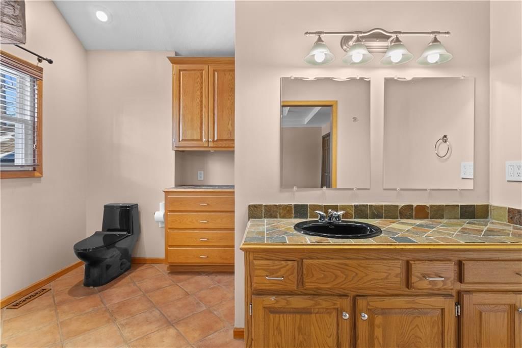 2421 NW Leann Drive — photo 26