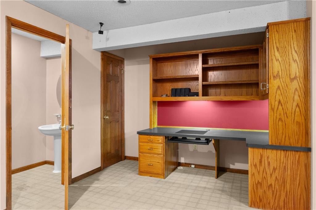 2421 NW Leann Drive — photo 31