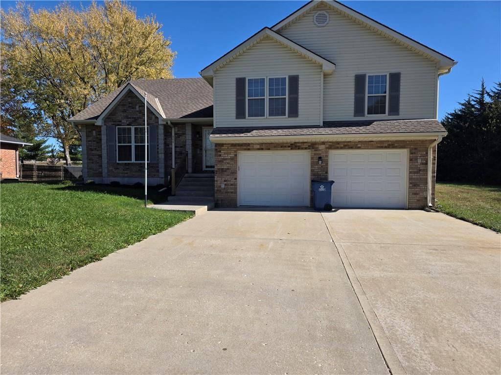 806 Ozark Shortline Street, Odessa, MO