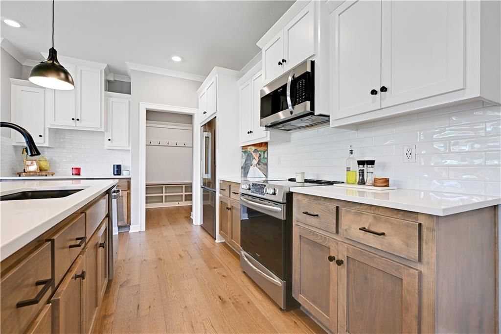 Photo 10 of 35 - 18914 189th Street