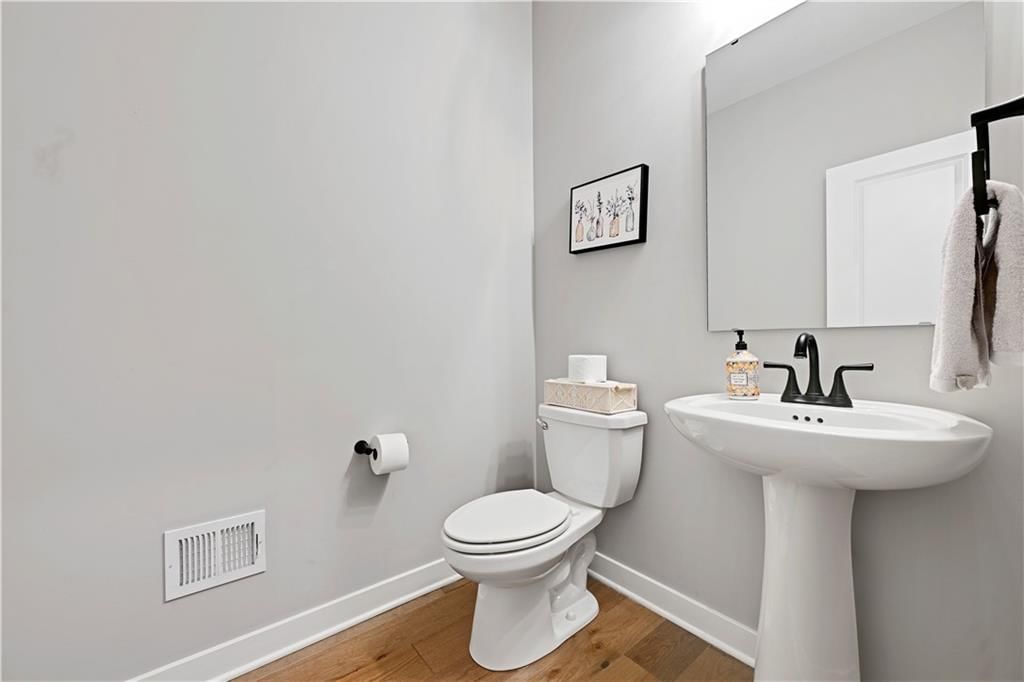 Photo 17 of 35 - 18914 189th Street