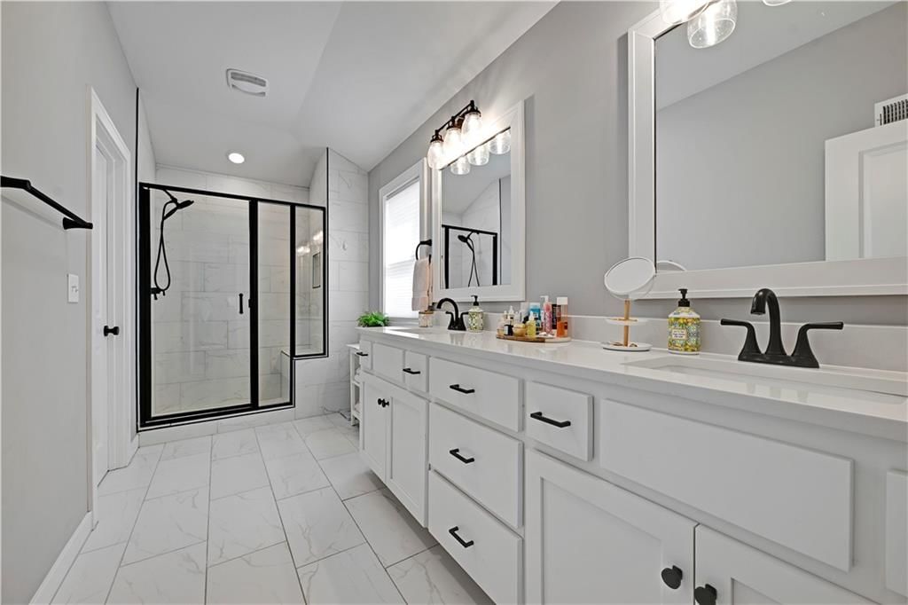 Photo 27 of 35 - 18914 189th Street