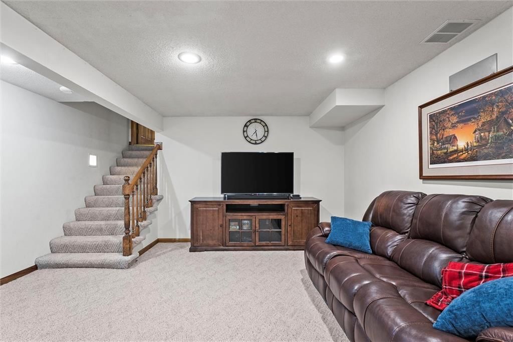11716 S Penrose Street — photo 29