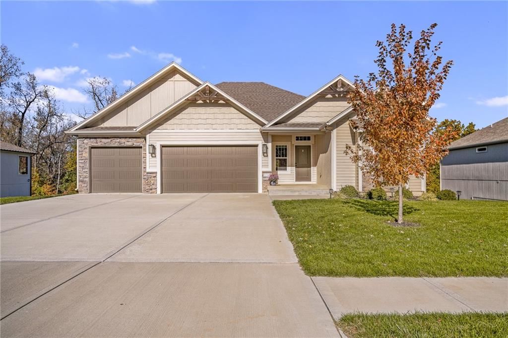 804 NW Hickory Ridge Drive — photo 3