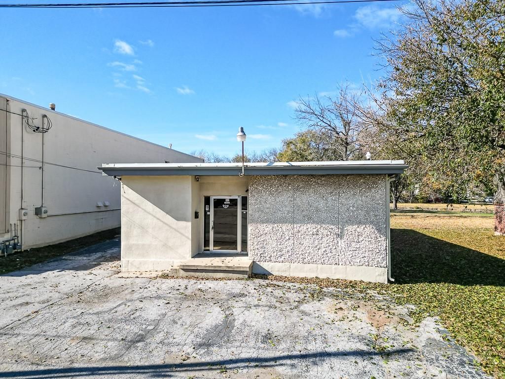 6110 Merriam Lane, Shawnee, KS
