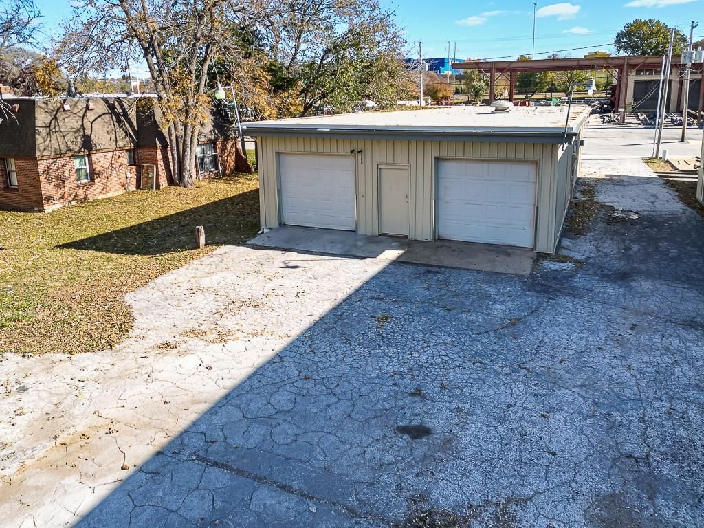6110 Merriam Lane — photo 5