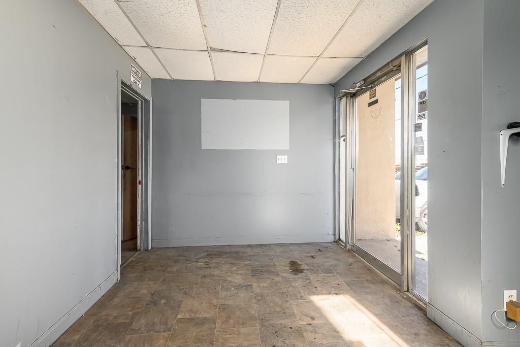 6110 Merriam Lane — photo 8