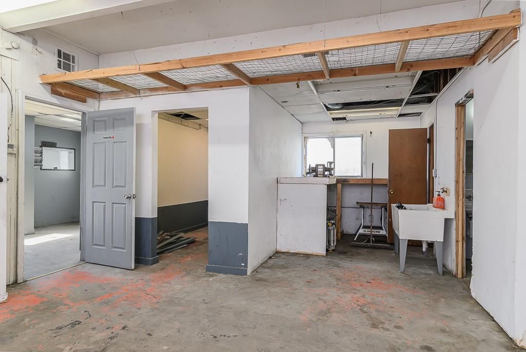 6110 Merriam Lane — photo 12