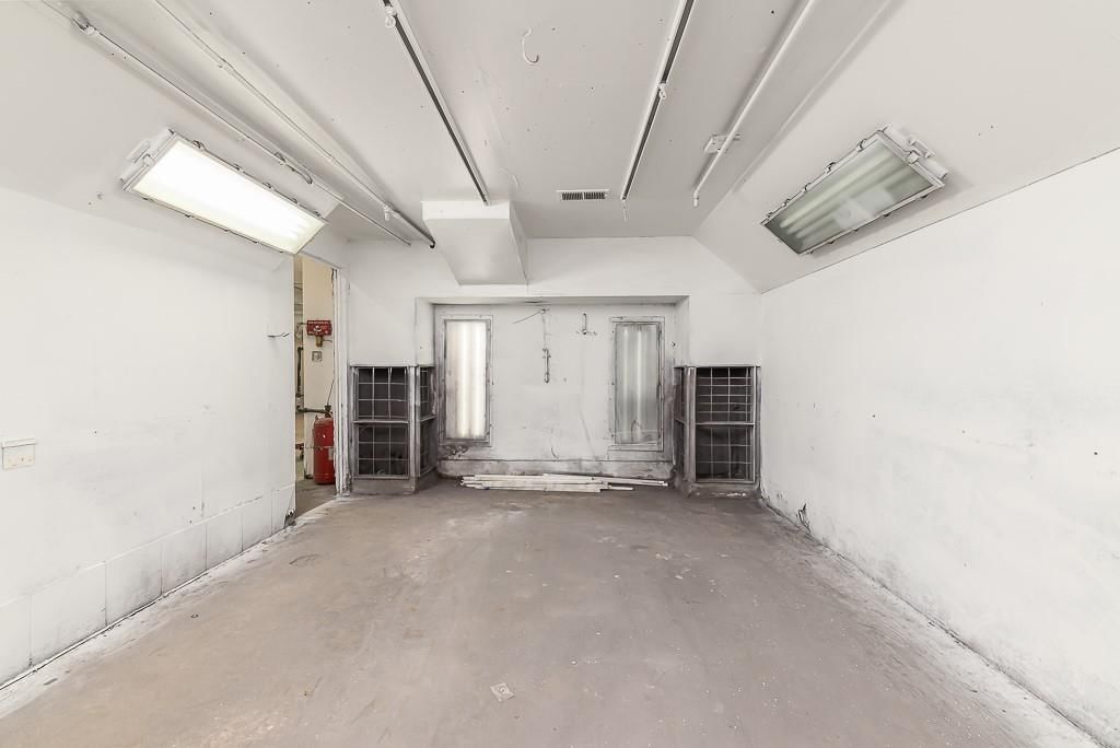 6110 Merriam Lane — photo 16