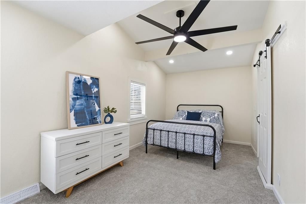 2111 Franklin Avenue — photo 10