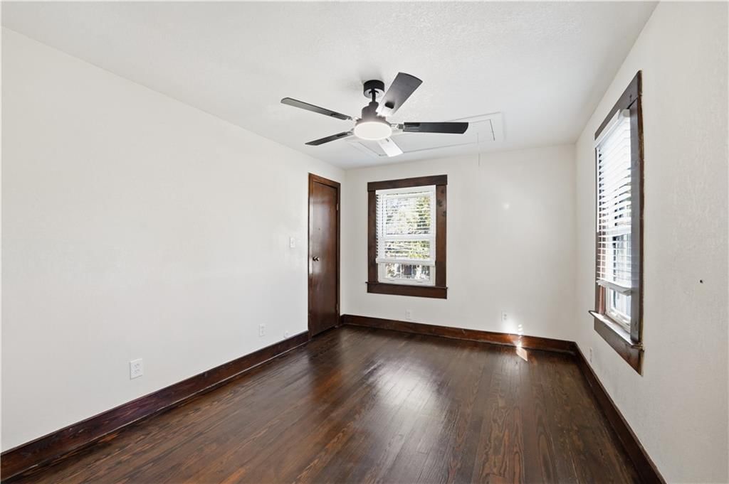 2111 Franklin Avenue — photo 15