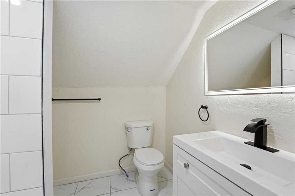 2111 Franklin Avenue — photo 16