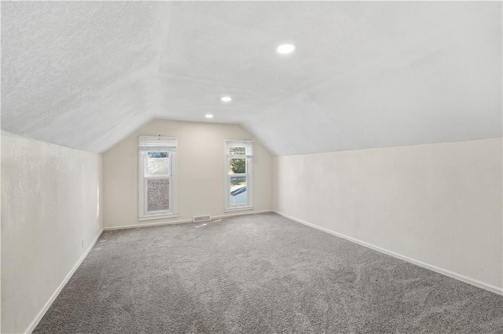 2111 Franklin Avenue — photo 18