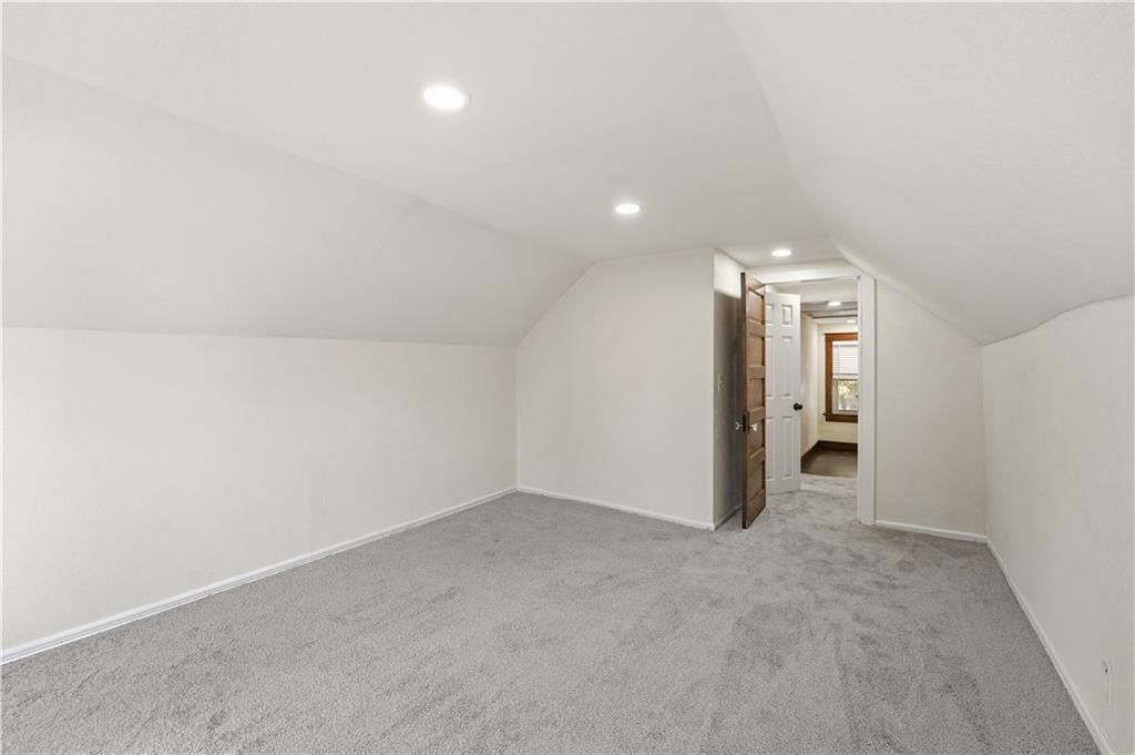 2111 Franklin Avenue — photo 19