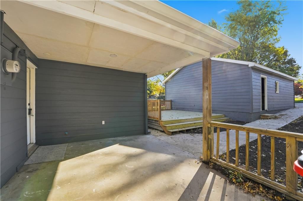 2111 Franklin Avenue — photo 24