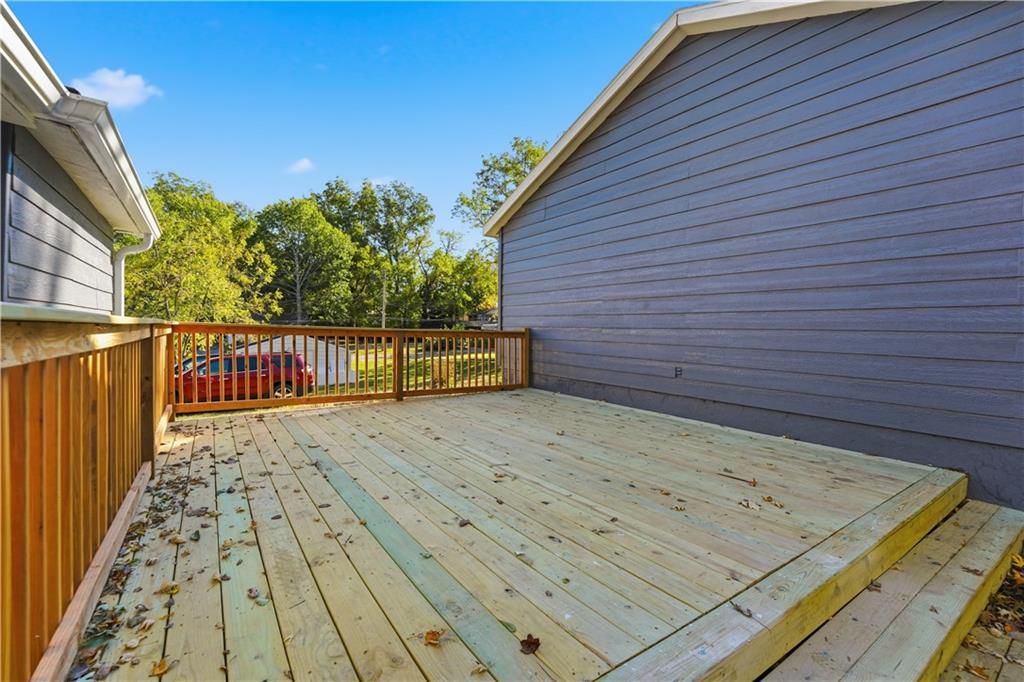 2111 Franklin Avenue — photo 25