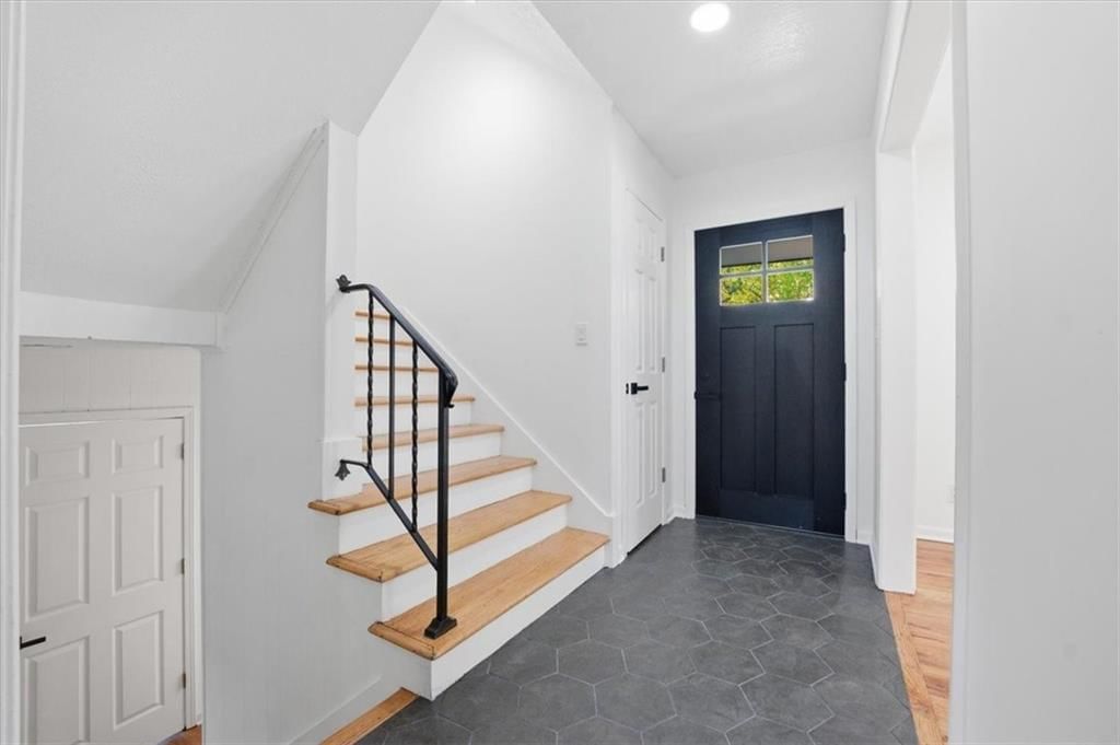 10051 MELROSE Drive — photo 3