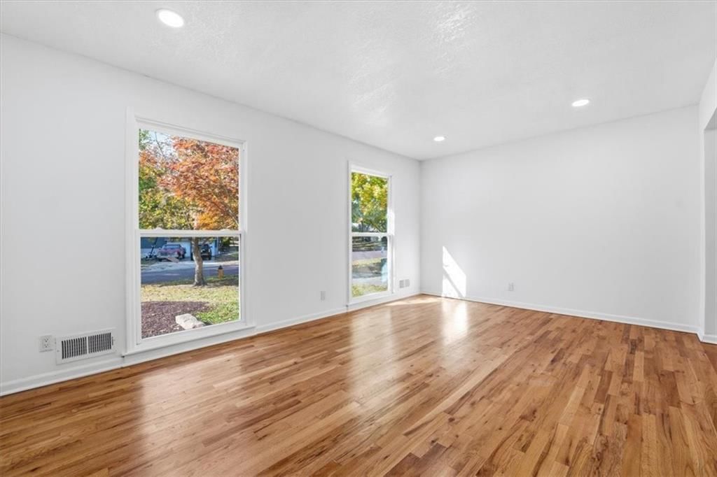 10051 MELROSE Drive — photo 4