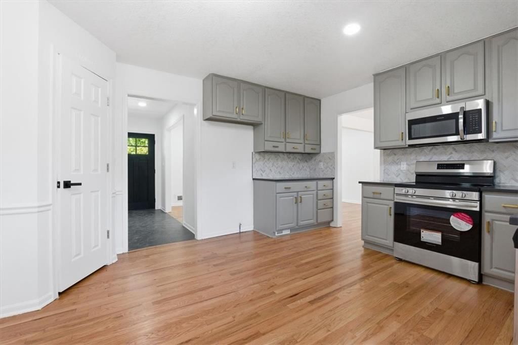 10051 MELROSE Drive — photo 8
