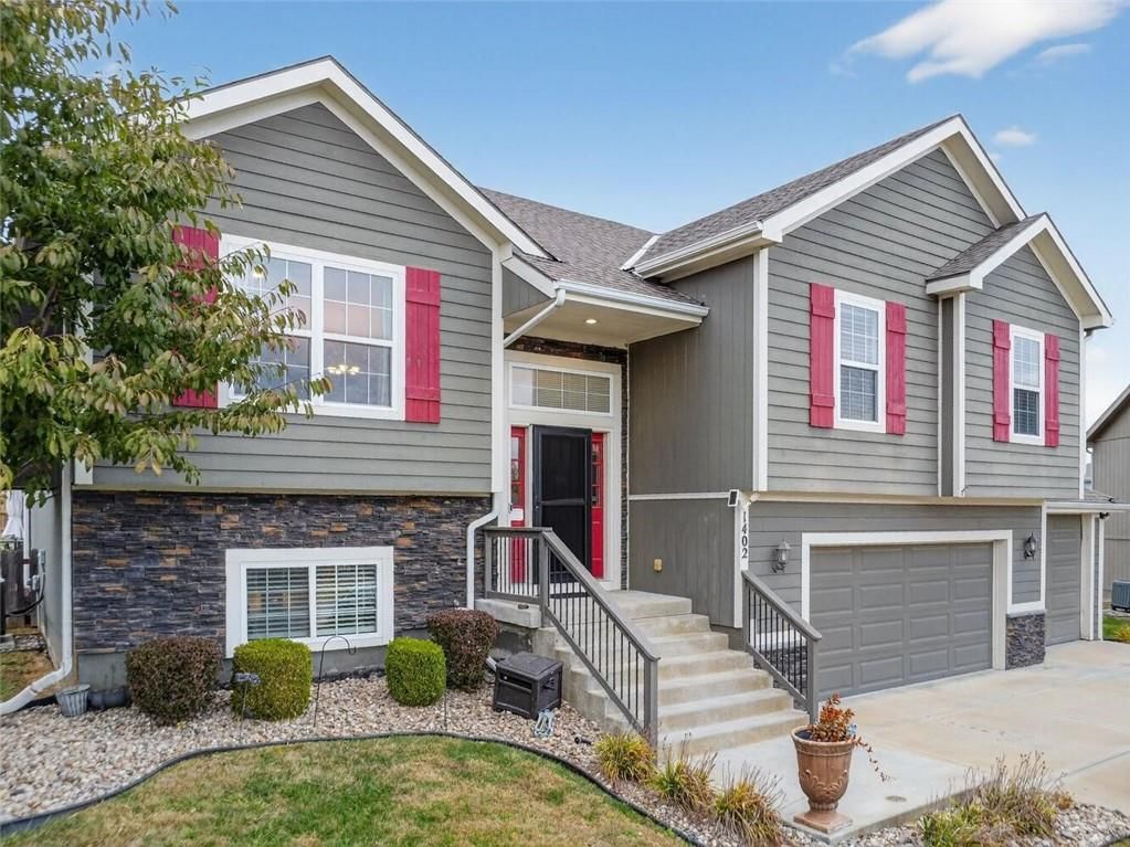 1402 NE 182nd Street, Smithville, MO