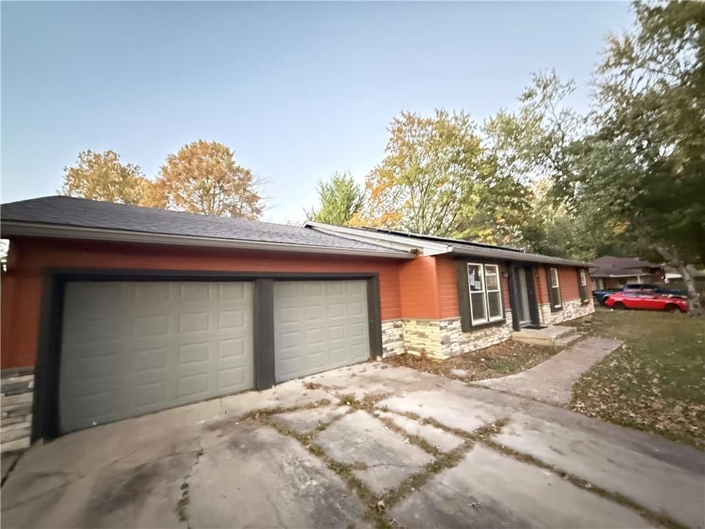 8220 Freeman Avenue — photo 33