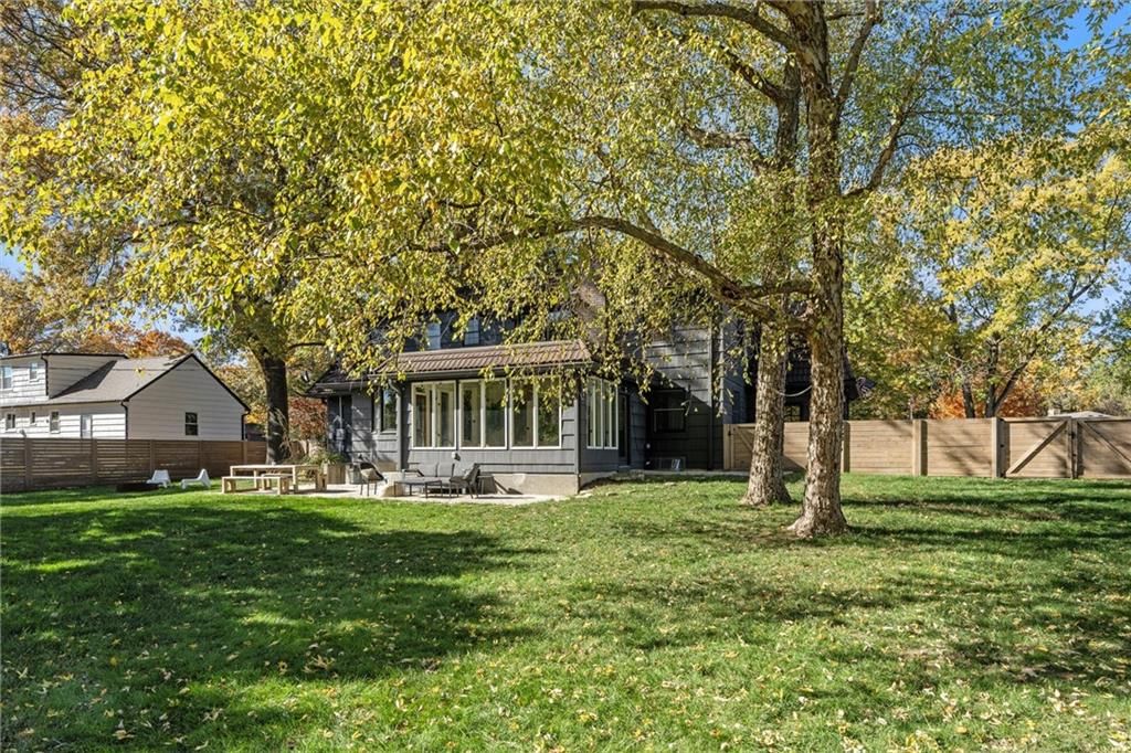 11301 Wornall Terrace — photo 40