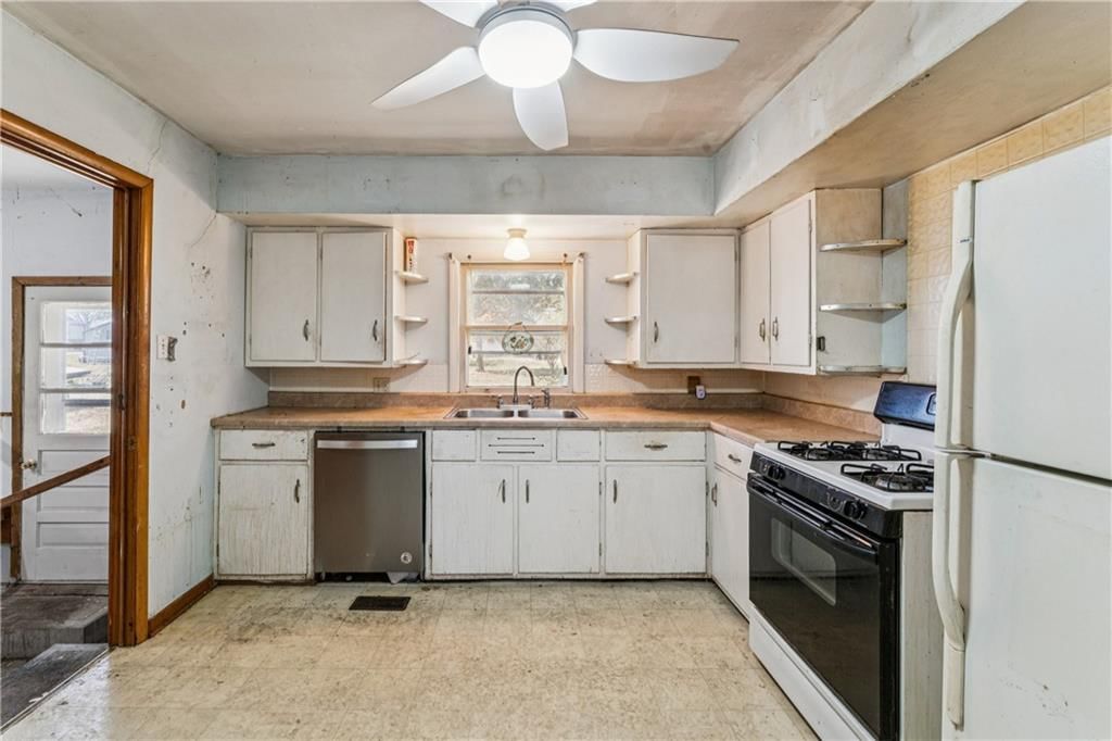 312 S Leona Street — photo 17