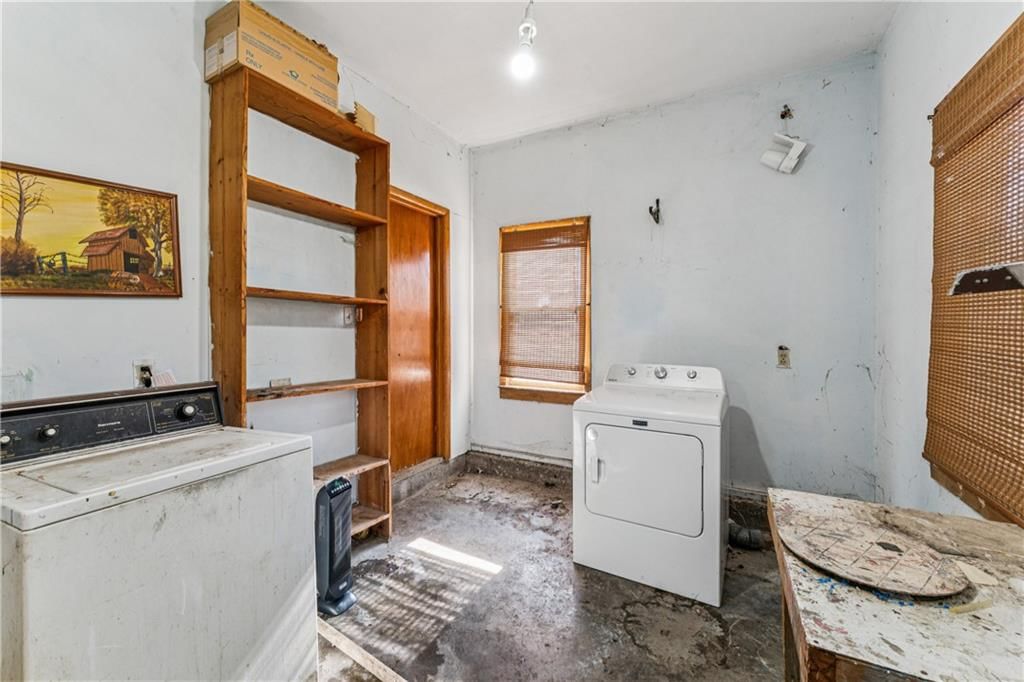 312 S Leona Street — photo 30