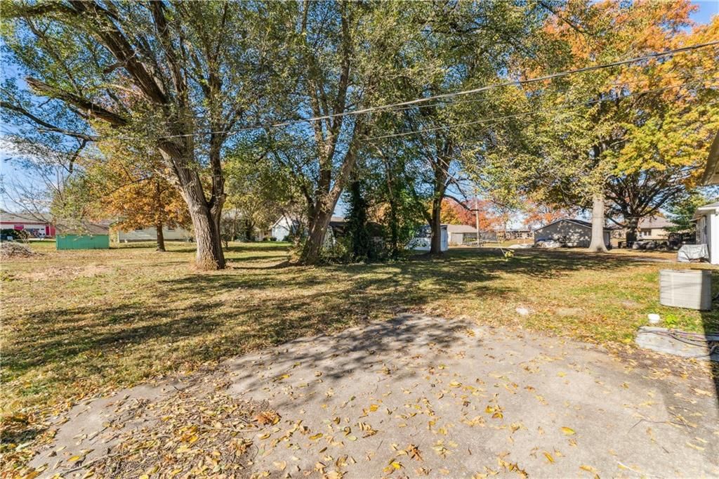 312 S Leona Street — photo 43