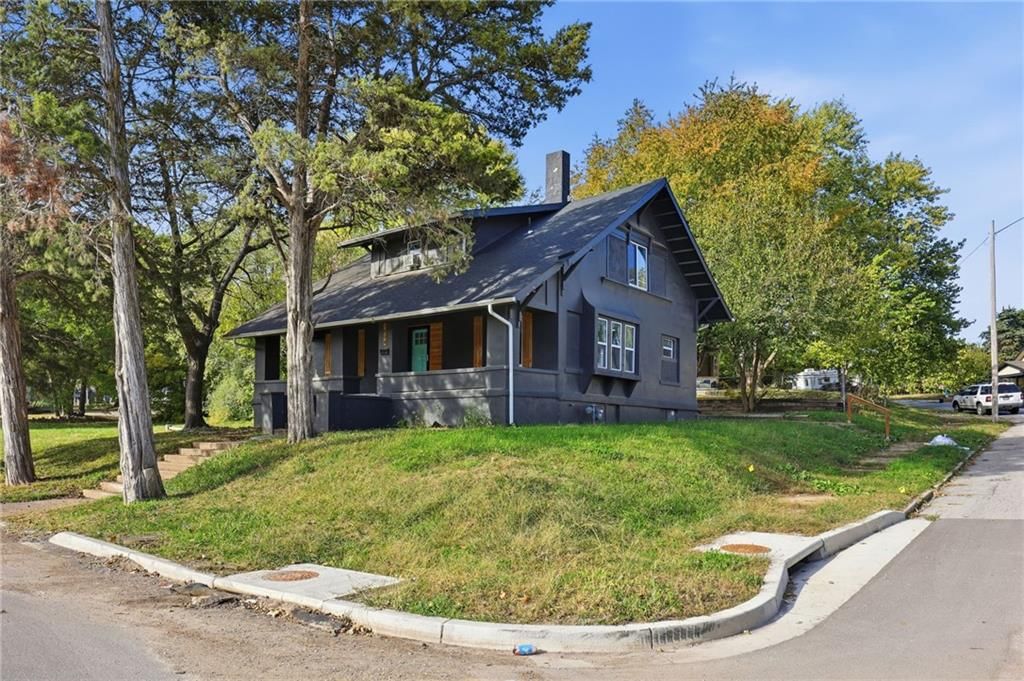 1894 Glendale Avenue — photo 3
