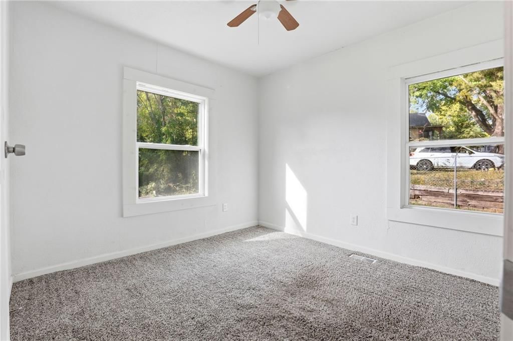 1894 Glendale Avenue — photo 11
