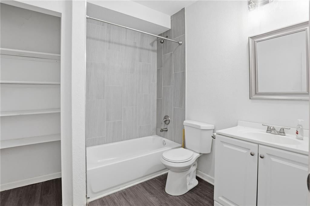 1894 Glendale Avenue — photo 15