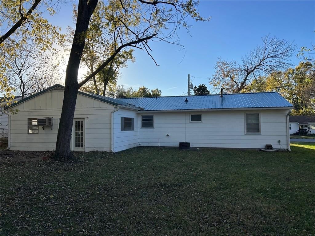 412 N Prewitt Street — photo 16