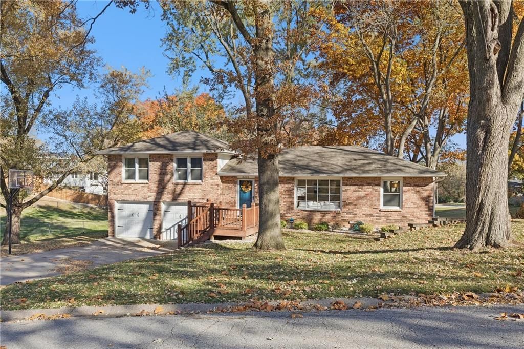 6205 NW KAREN Road, Kansas City, MO