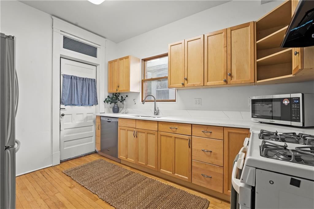 3948 Mercier Street — photo 10