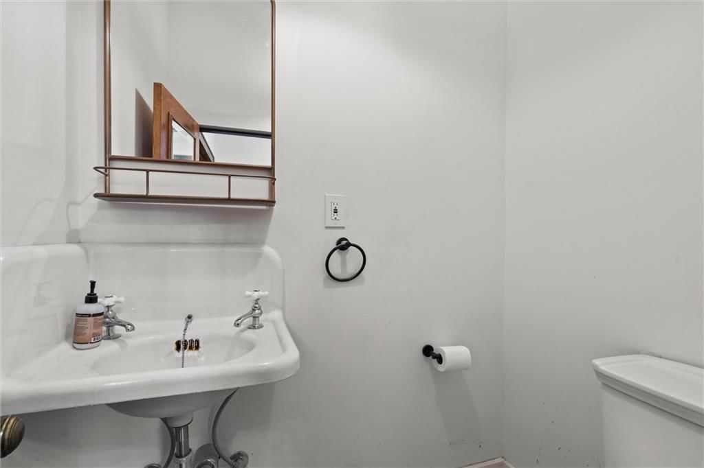 211 E Cedar Street — photo 17