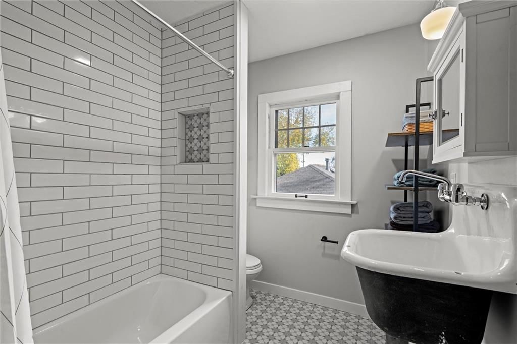 211 E Cedar Street — photo 28
