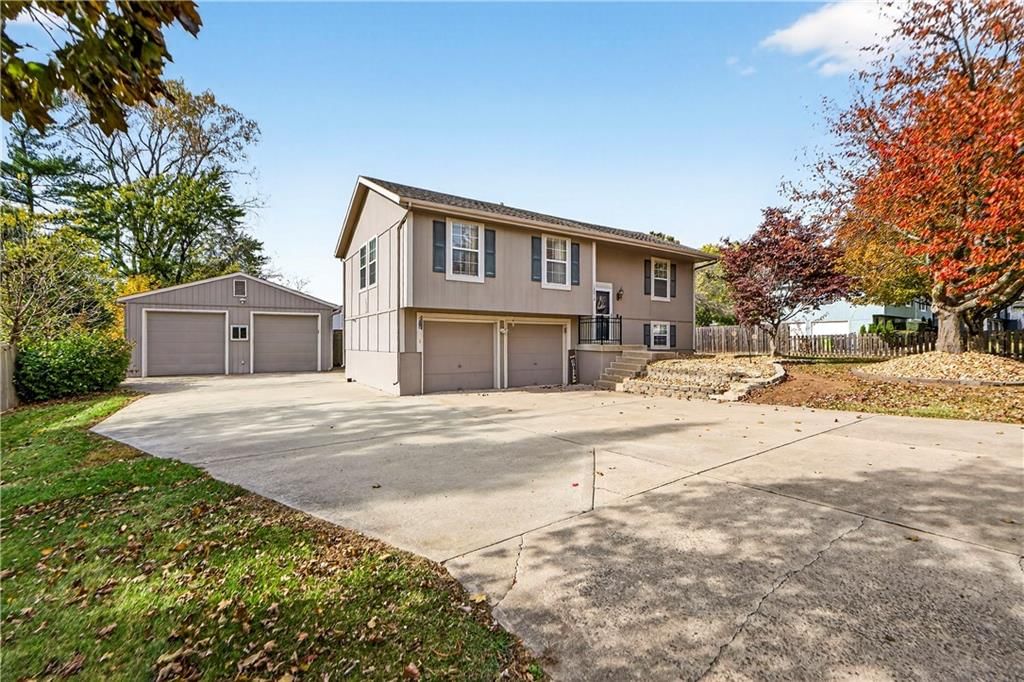Photo 3 of 68 - 17210 Montgall Drive