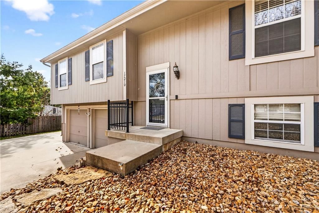 Photo 4 of 68 - 17210 Montgall Drive