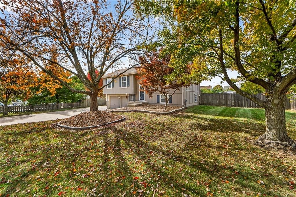 Photo 5 of 68 - 17210 Montgall Drive